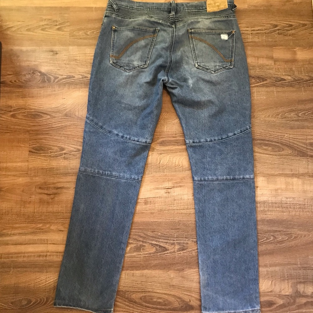 Ring of Fire Distressed Jeans - Picture 3 of 6